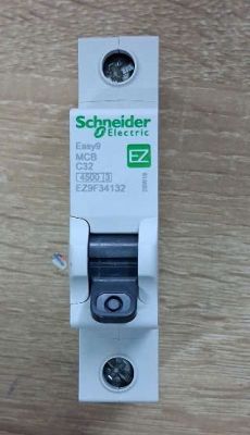 EZ9F34132-MCB 1P 32A 4.5KA Schneider Easy9