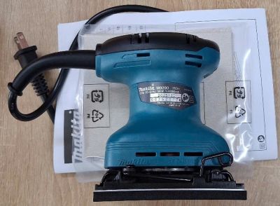 Máy chà nhám rung Makita M9200B