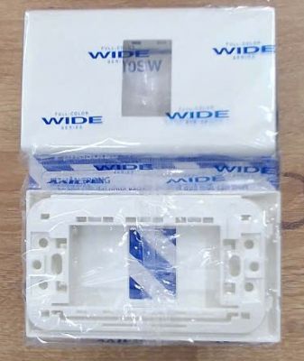 Mặt dùng cho 1 thiết bị Panasonic WEV 68010SW